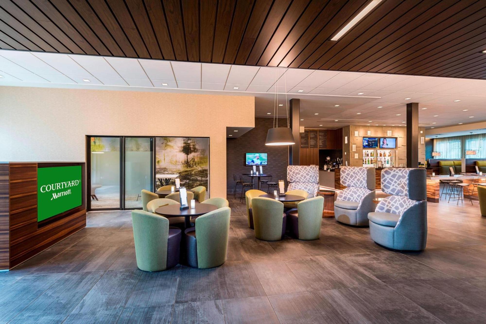 Готель Courtyard By Marriott Tampa Northwest/Veterans Expressway West Chase Екстер'єр фото