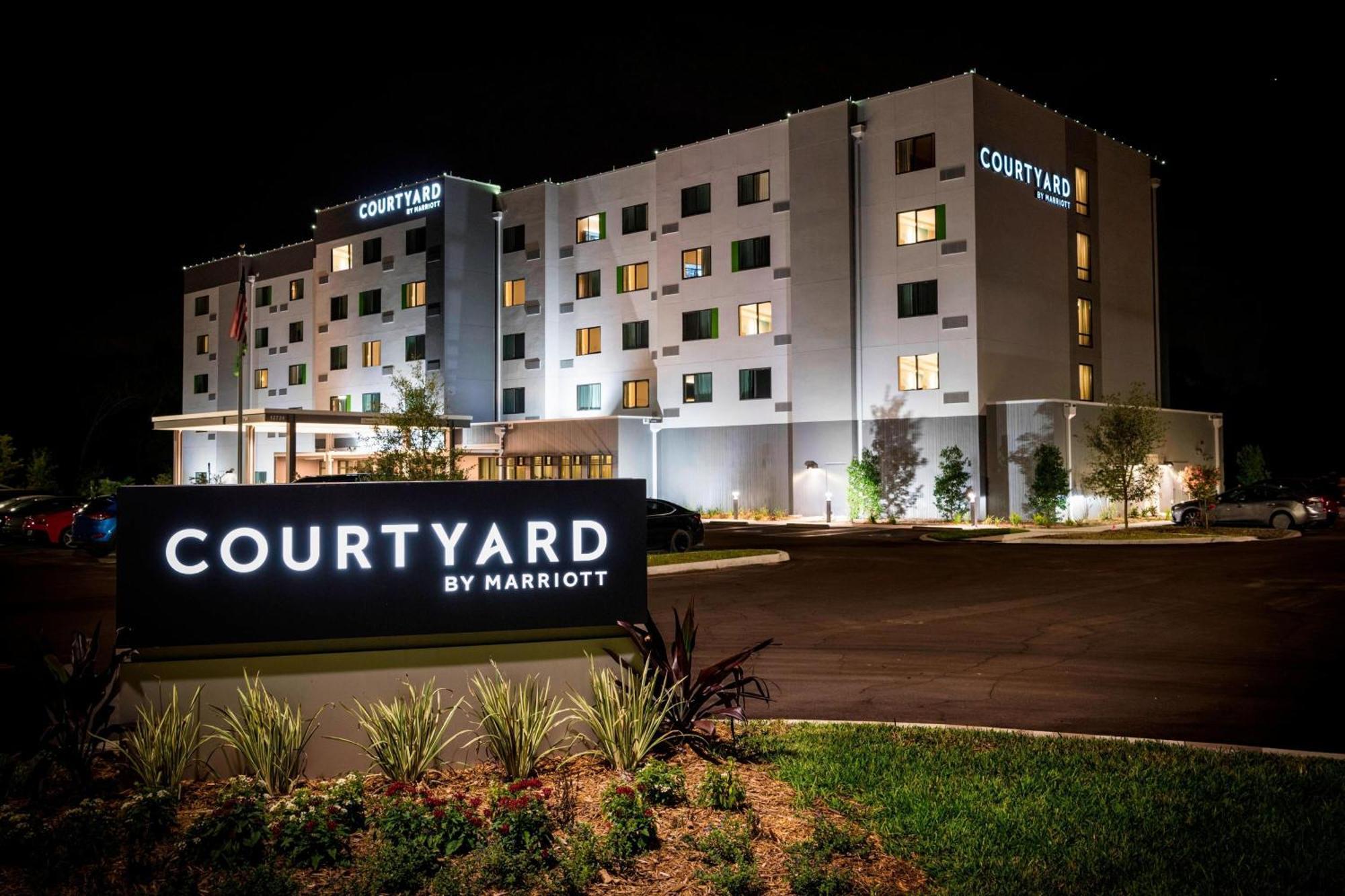 Готель Courtyard By Marriott Tampa Northwest/Veterans Expressway West Chase Екстер'єр фото